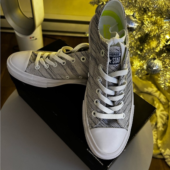Brand New - Never worn converse - All Star Chuck Taylor’s 2 - Picture 9 of 9